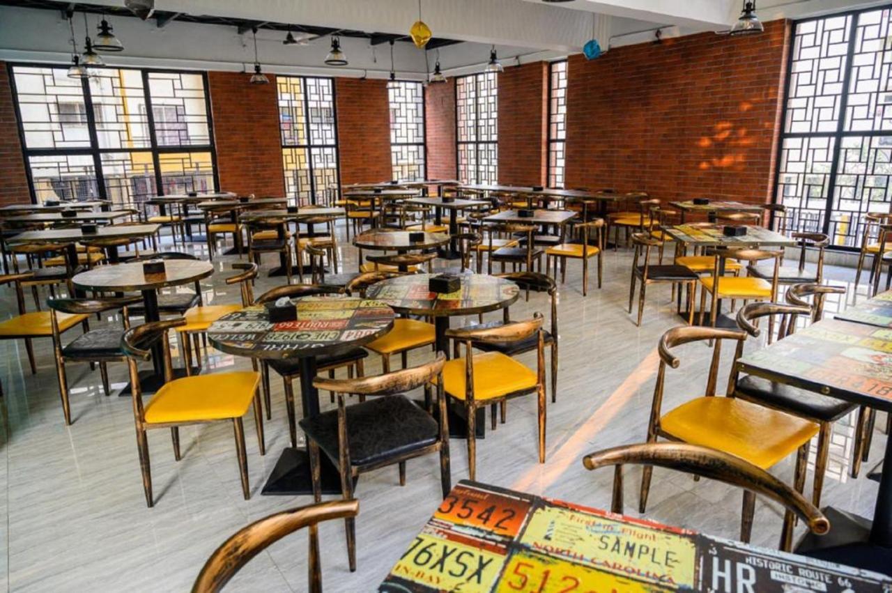 Couch & Cheese Homestel The Most Luxurious Hostel For Working Professionals & Students Púna Exteriér fotografie